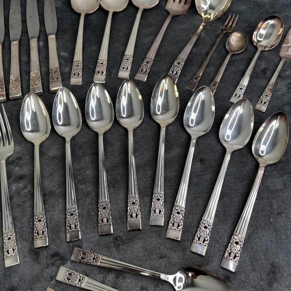 Oneida Community Silverplate Coronation Flatware Lot 41 Piece Serving Dinner
